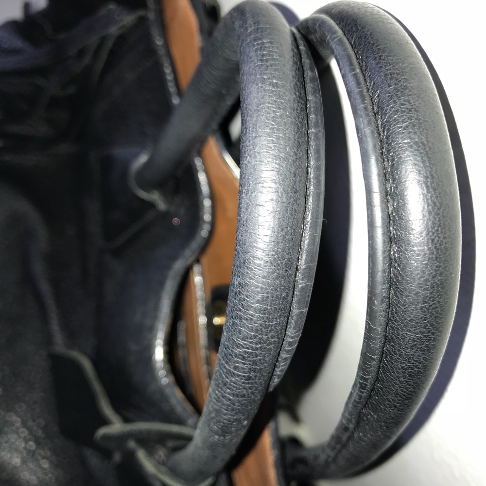 Prada tote, Dust bag Authentication paperwork. - Picture 4 of 6